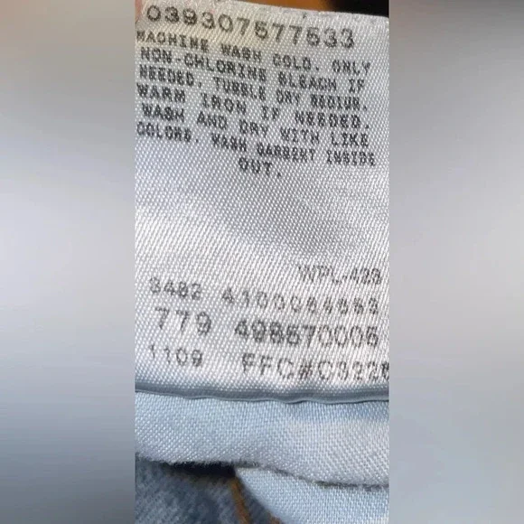 Brand: Levi’s, The Original Jean
Woman’s 515 Capri Jeans W/ Cropped Ankle - Picture 5 of 8